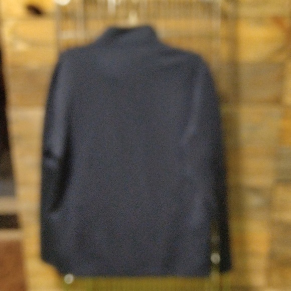 UNTUCKit Navy long sleeve pull over size Medium. - Picture 7 of 7